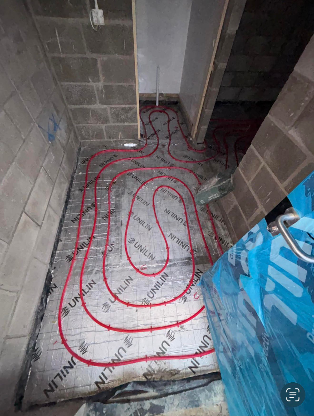 Underfloor heating bathroom install