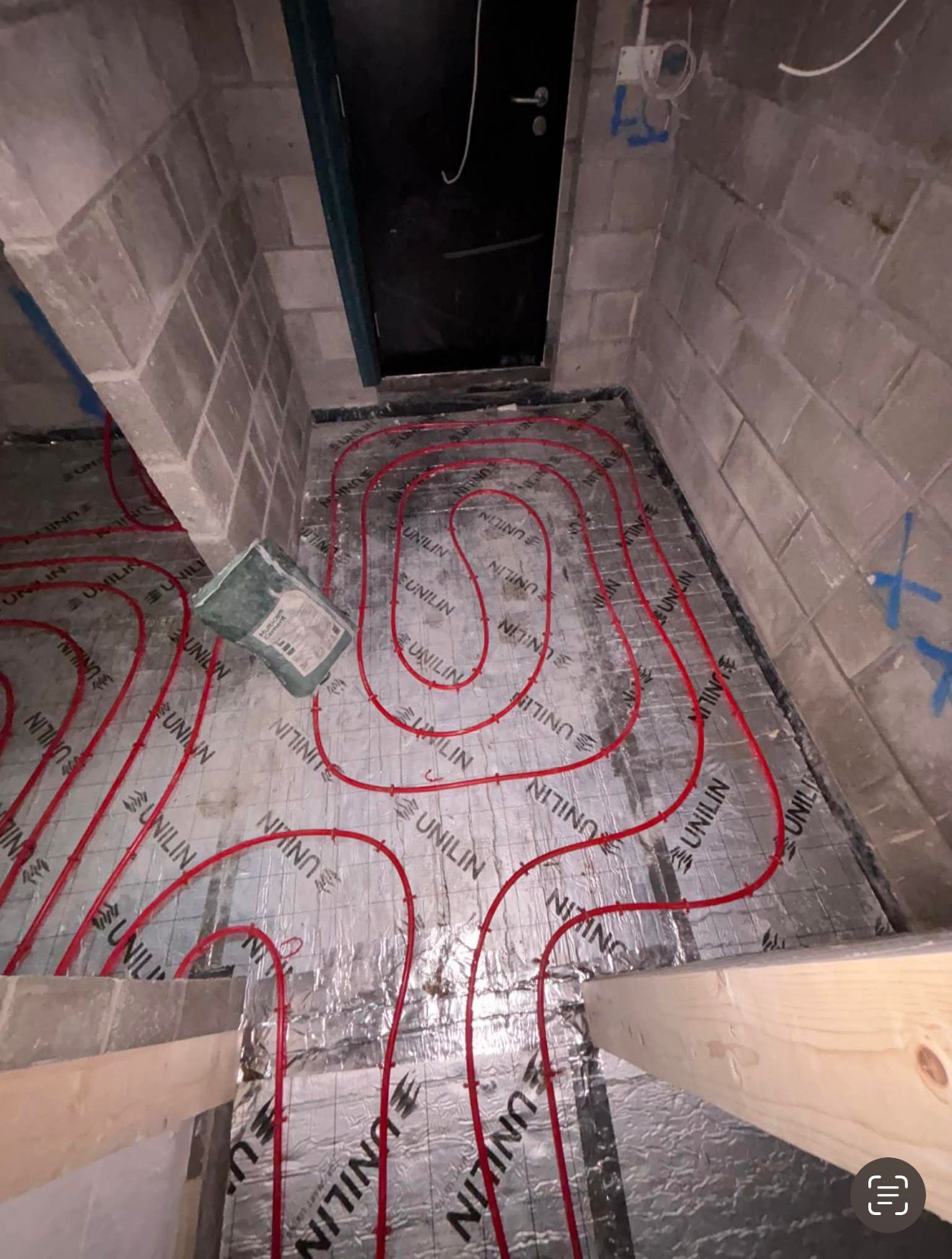 Underfloor heating hallway installation