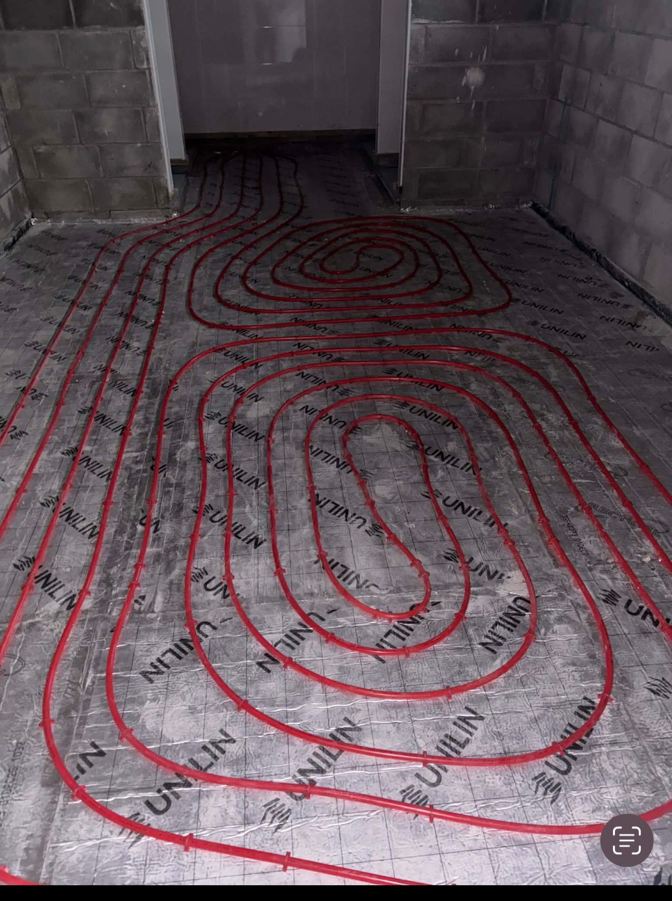 Underfloor heating manifold and controls